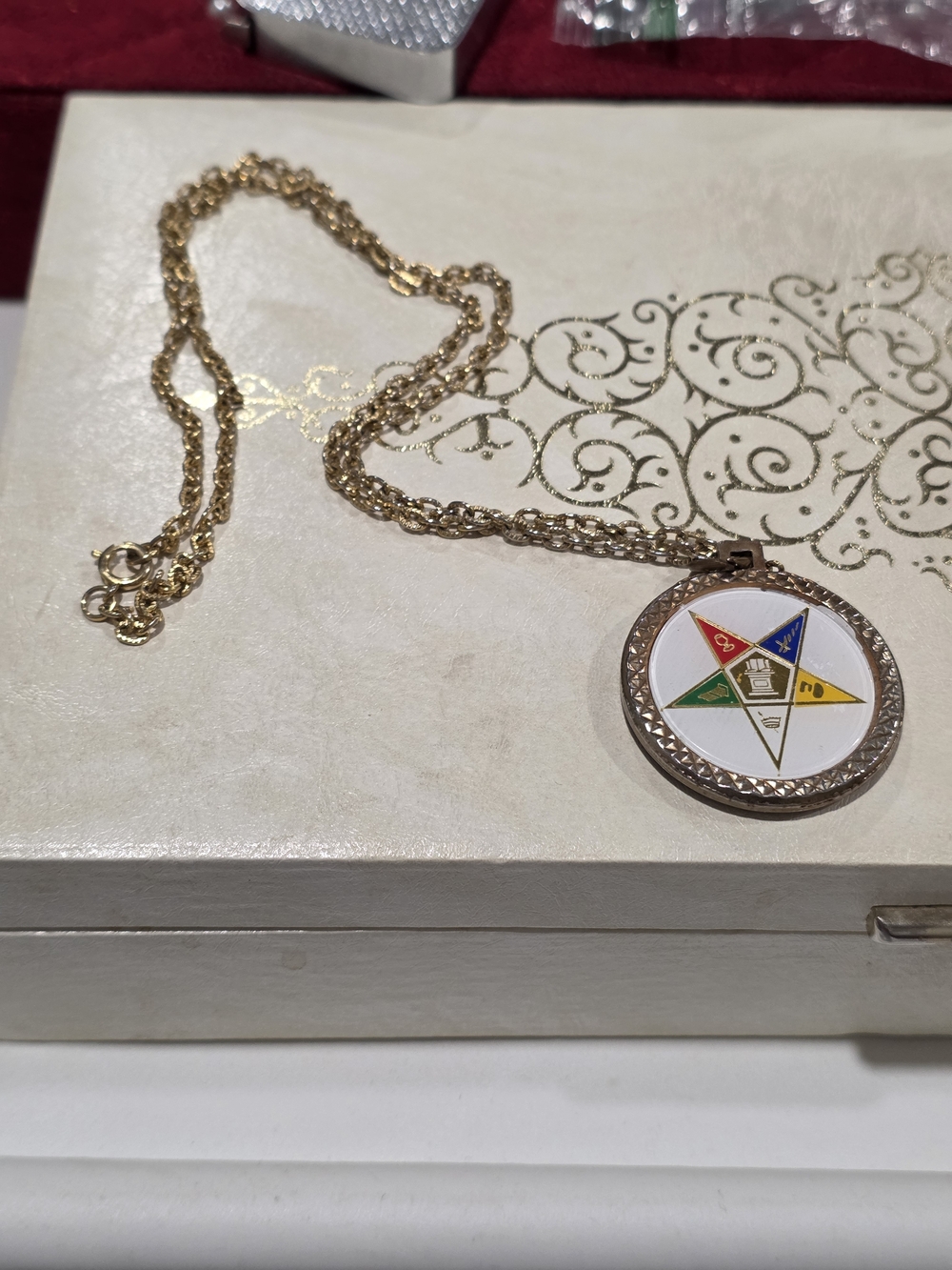 VTG Masonic Eastern Star Pendant Necklace With Replica Gold 1776 Coin 24" Chain - Picture 3 of 3